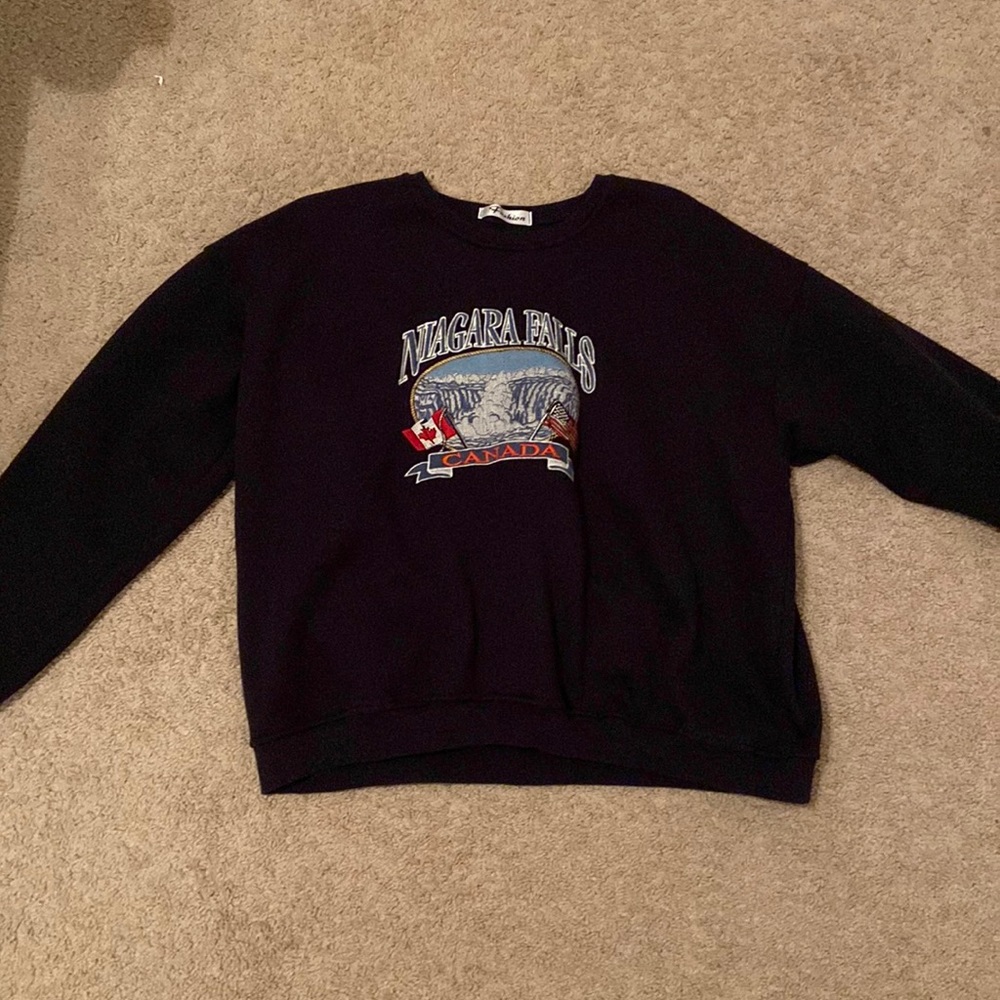 Never worn Niagara Falls sweatshirt, fleece lined, very warm